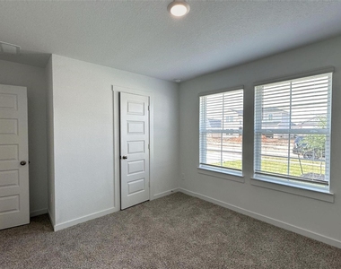 31727 Margaret Woods Lane - Photo Thumbnail 4