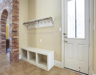 4526 Broken Rock Lane - Photo Thumbnail 17