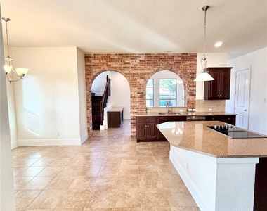 4526 Broken Rock Lane - Photo Thumbnail 12