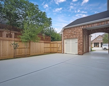 4526 Broken Rock Lane - Photo Thumbnail 2