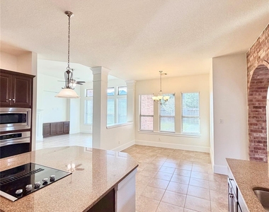 4526 Broken Rock Lane - Photo Thumbnail 14