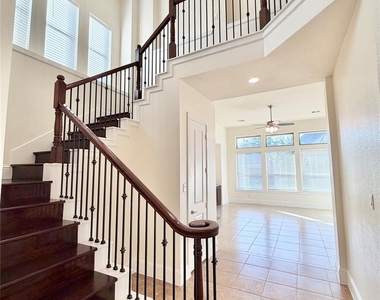 4526 Broken Rock Lane - Photo Thumbnail 4