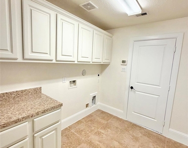 4526 Broken Rock Lane - Photo Thumbnail 18