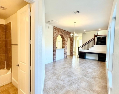 4526 Broken Rock Lane - Photo Thumbnail 16