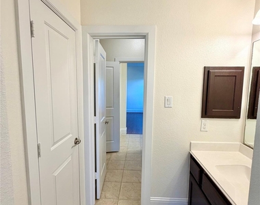 4526 Broken Rock Lane - Photo Thumbnail 27