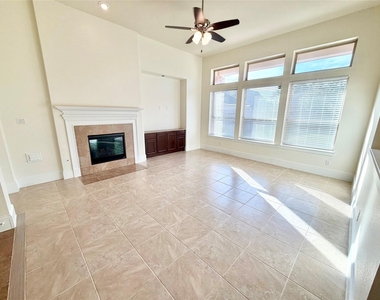 4526 Broken Rock Lane - Photo Thumbnail 9