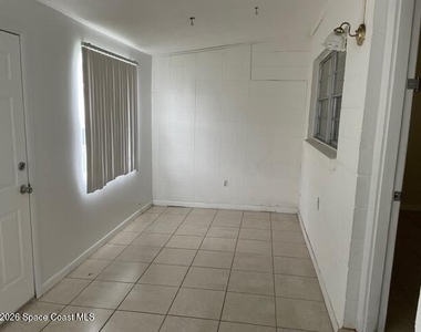 123 Roosevelt Avenue - Photo Thumbnail 9