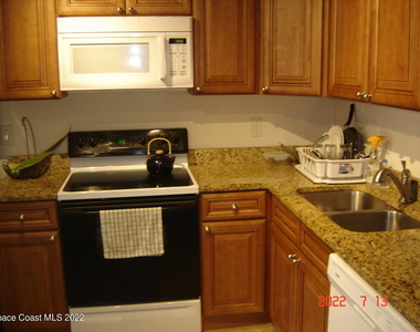 7801 Ridgewood Avenue - Photo Thumbnail 10