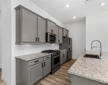 650 Aspen Falls Ct - Photo Thumbnail 9