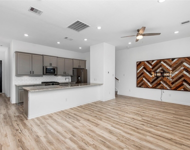 650 Aspen Falls Ct - Photo Thumbnail 12