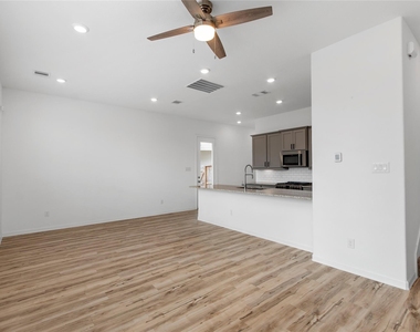 650 Aspen Falls Ct - Photo Thumbnail 13