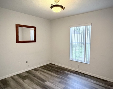 5105 Walton Avenue - Photo Thumbnail 5