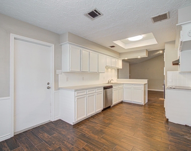 4811 Marywood Drive - Photo Thumbnail 7
