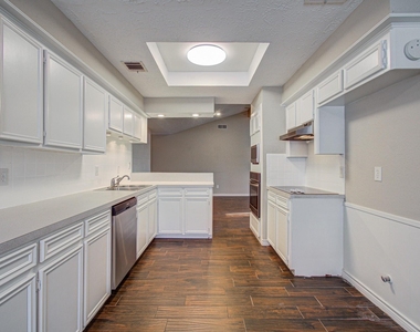 4811 Marywood Drive - Photo Thumbnail 6