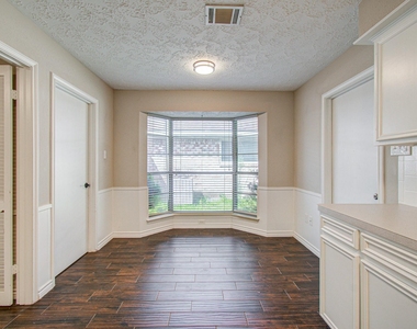 4811 Marywood Drive - Photo Thumbnail 9
