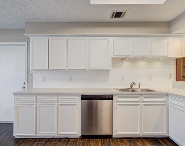 4811 Marywood Drive - Photo Thumbnail 8