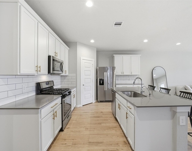 28922 Yulee Mill Drive - Photo Thumbnail 9