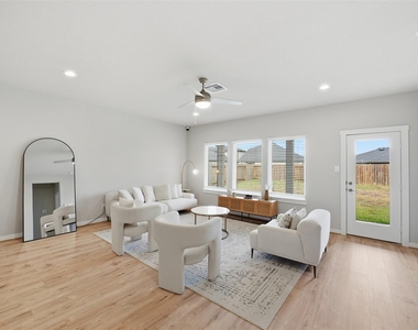 28922 Yulee Mill Drive - Photo Thumbnail 4