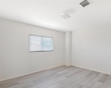 2923 Katybriar Lane - Photo Thumbnail 18
