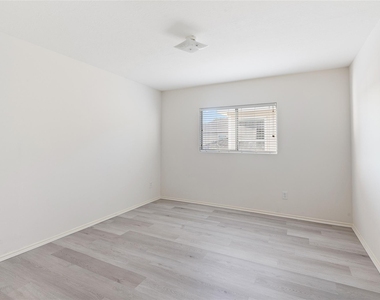 2923 Katybriar Lane - Photo Thumbnail 20