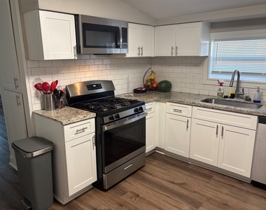 112 Acacia Street - Photo Thumbnail 3