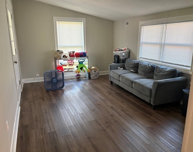 112 Acacia Street - Photo Thumbnail 7