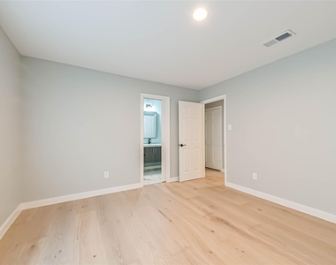 2600 Nantucket Drive - Photo Thumbnail 38