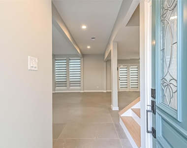 2600 Nantucket Drive - Photo Thumbnail 5