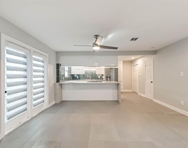 2600 Nantucket Drive - Photo Thumbnail 10