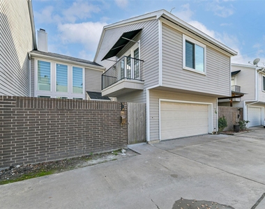 2600 Nantucket Drive - Photo Thumbnail 2