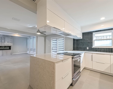 2600 Nantucket Drive - Photo Thumbnail 20