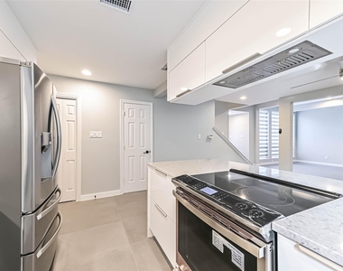 2600 Nantucket Drive - Photo Thumbnail 23