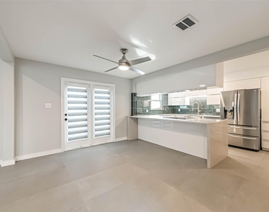 2600 Nantucket Drive - Photo Thumbnail 12