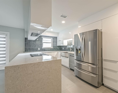 2600 Nantucket Drive - Photo Thumbnail 18