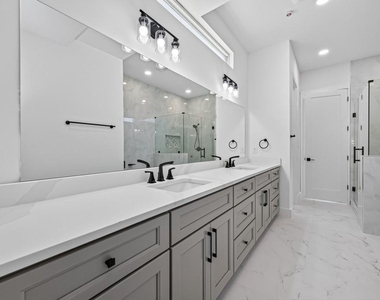 1103 Wilson St - Photo Thumbnail 14