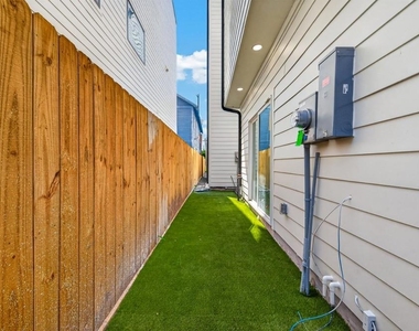 1103 Wilson St - Photo Thumbnail 30