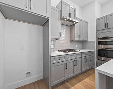1103 Wilson St - Photo Thumbnail 7