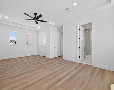 1103 Wilson St - Photo Thumbnail 11
