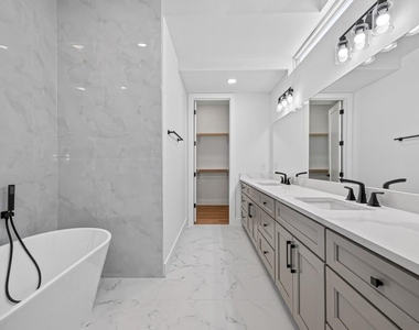 1103 Wilson St - Photo Thumbnail 13