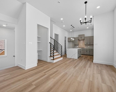 1103 Wilson St - Photo Thumbnail 1