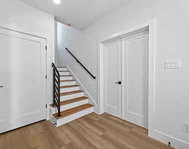 1103 Wilson St - Photo Thumbnail 21