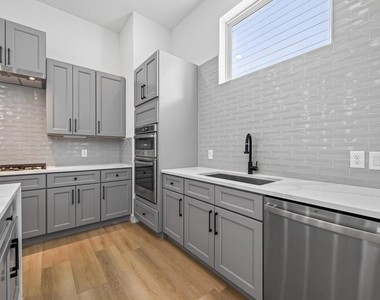 1103 Wilson St - Photo Thumbnail 5