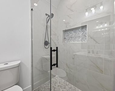 1103 Wilson St - Photo Thumbnail 18