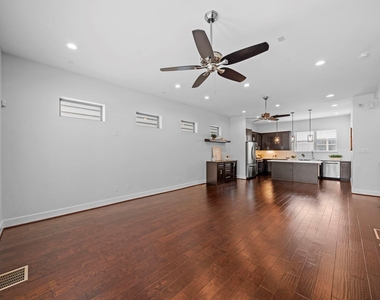 2228 Mcgowen Street - Photo Thumbnail 8