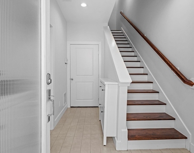 2228 Mcgowen Street - Photo Thumbnail 2