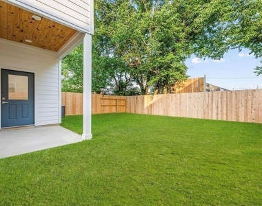 518 Clinton Street - Photo Thumbnail 6