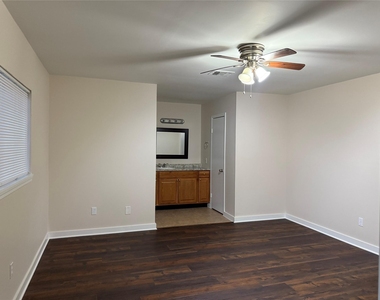 12546 Chalmette Street - Photo Thumbnail 5