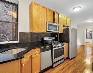 West 45 Street - Photo Thumbnail 1