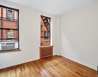West 45 Street - Photo Thumbnail 3