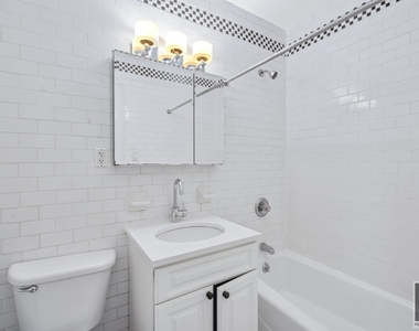 West 45 Street - Photo Thumbnail 5